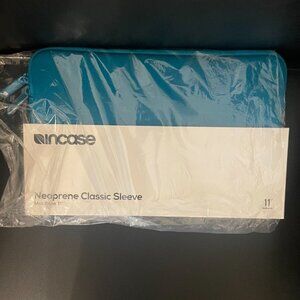 NWT* Incase Mac Book Blue Classic Sleeve